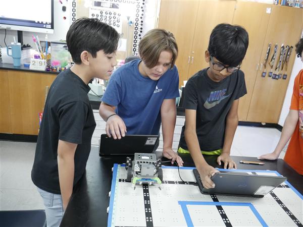 students creating robot in STEM